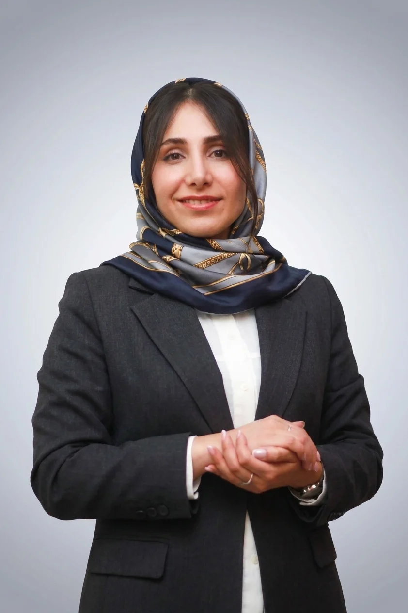 تصویر سارا تراب وکیل پایه یک دادگستری